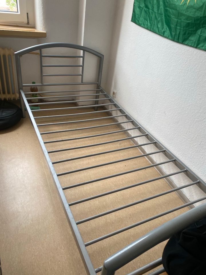 Einzel Bett in Homburg