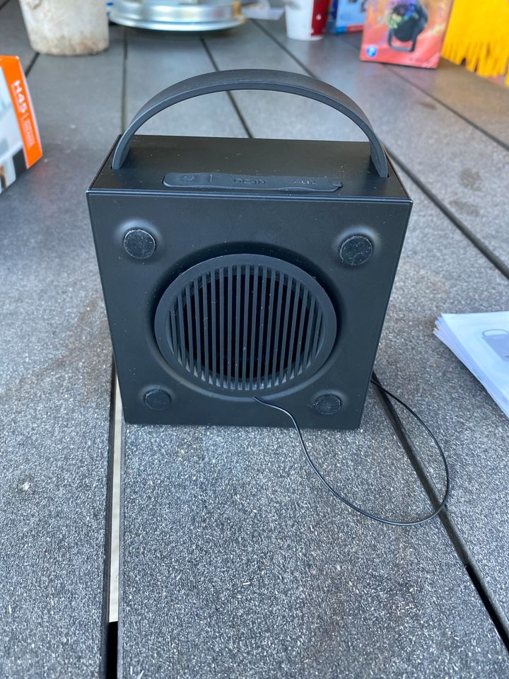 Wireless Speaker mit Uhr / Wecker in Melle