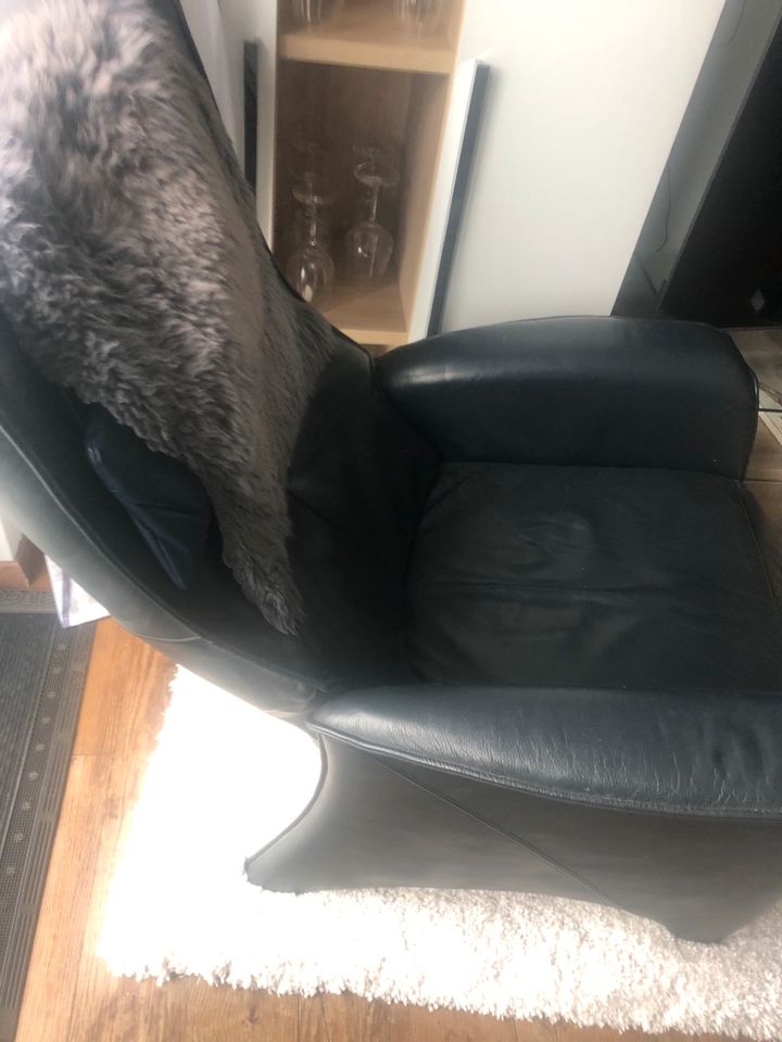 Schwarze Sessel in Wanderath