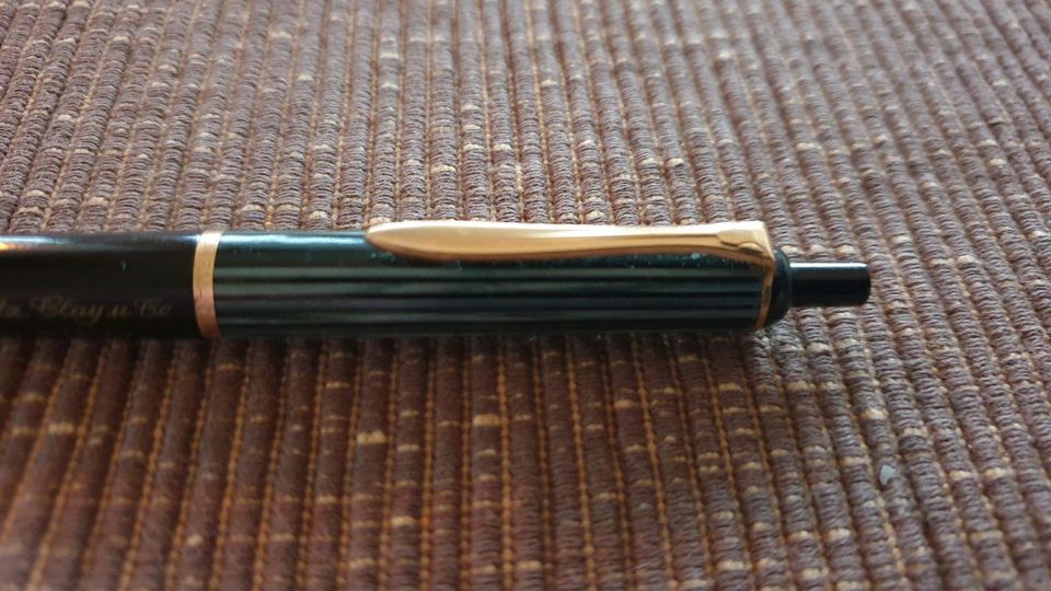 Alter Pelikan 355 Kugelschreiber grün-schwarz gestreift in Leipzig
