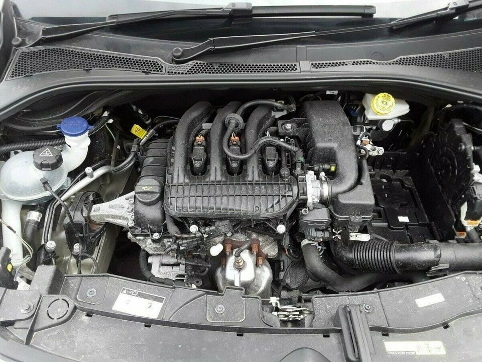 Motor Citroen C3 Peugeot 208 301 2019 EB2FA HMR 4203 KM in Leipzig