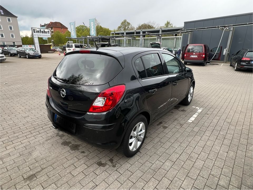 Opel Corsa in Kiel