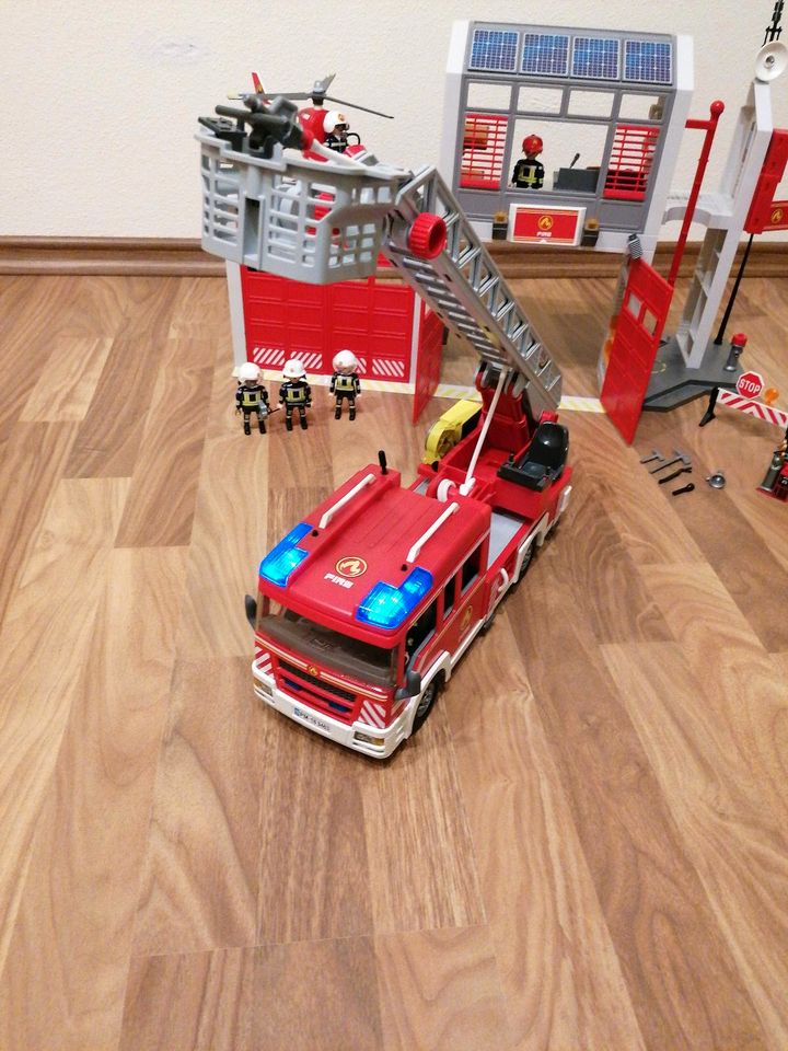 Feuerwehrstation playmobil mit Feuerwehrauto in Landsberg (Lech)