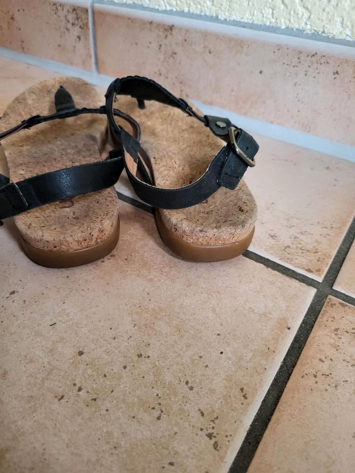 UGG Aiden Sandalen Schuhe gr 37 in Lütjensee