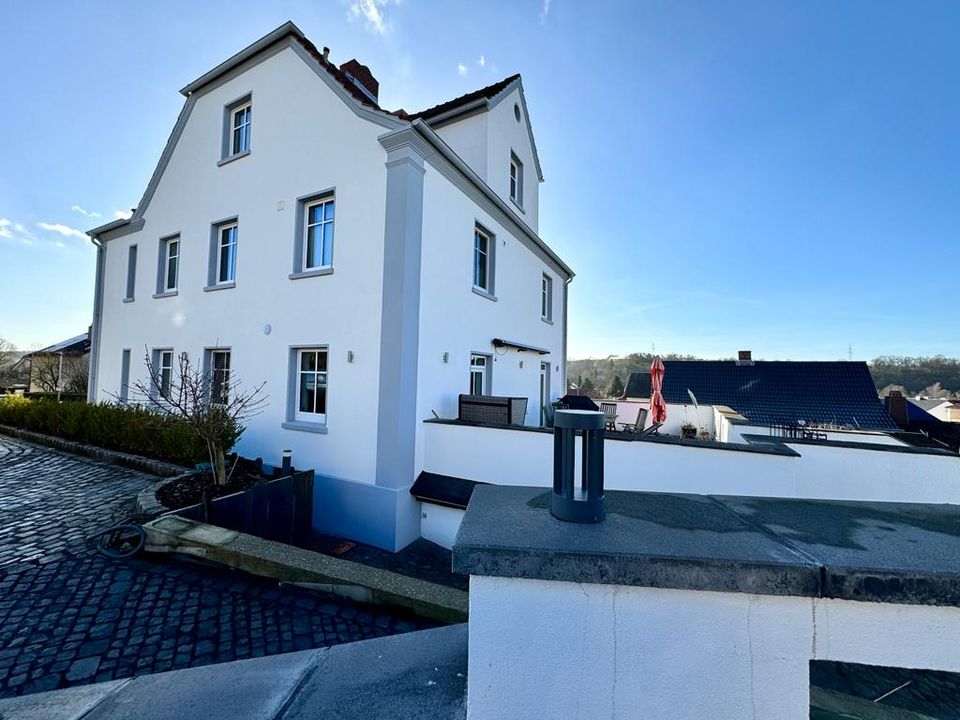 Exklusive Herrenhaus Villa mit Einliegerwohnung und Pool in Neukirchen in Schwarzenborn