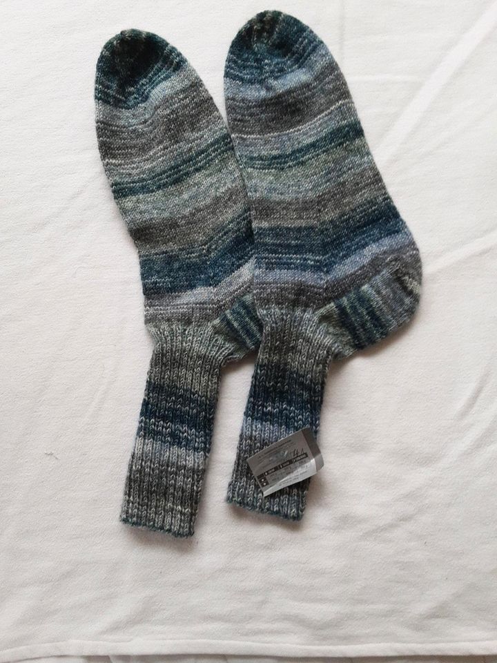 Handgestrickte  Socken  Größe  40/41, blau/grau meliert. in Schwieberdingen