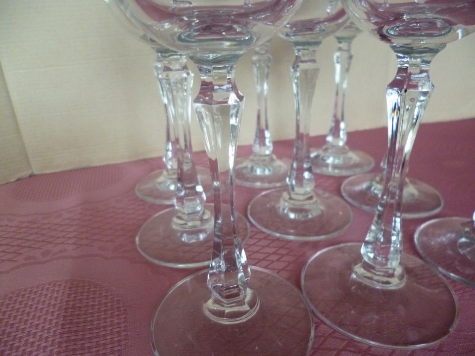 9 Stück Weinglas klassisch modern ohne Muster in Osterholz-Scharmbeck
