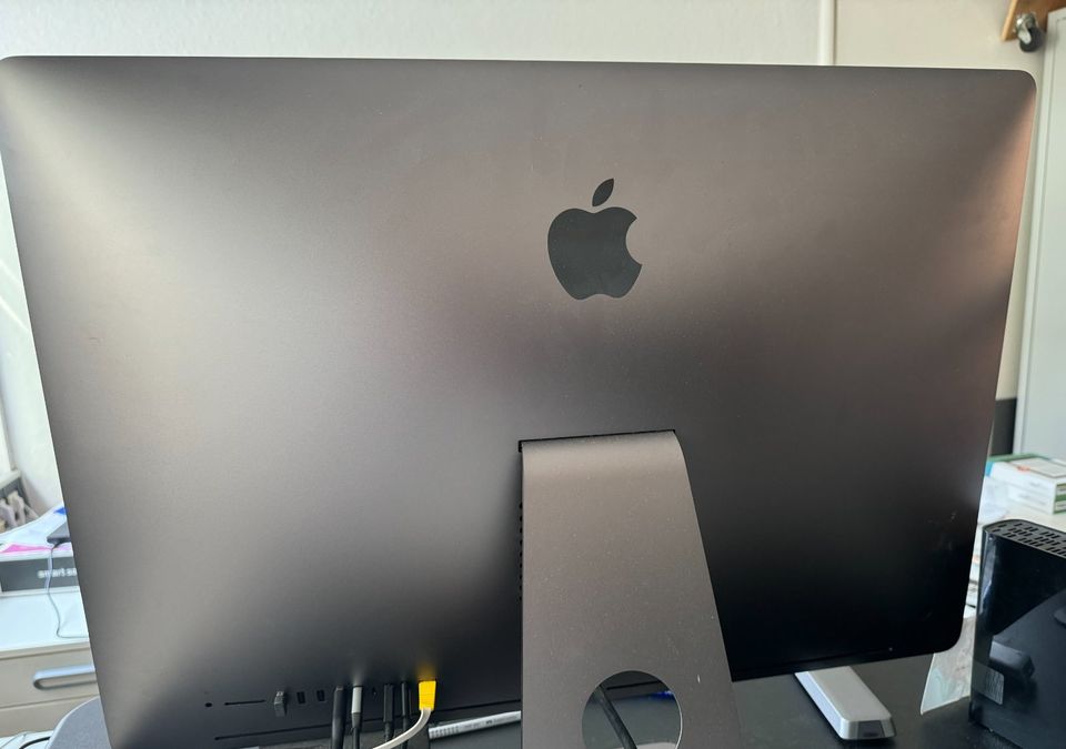 Apple iMac Pro | 8-Core Xeon | 64 GB RAM | 1 TB SSD | Vega 56 in Köln