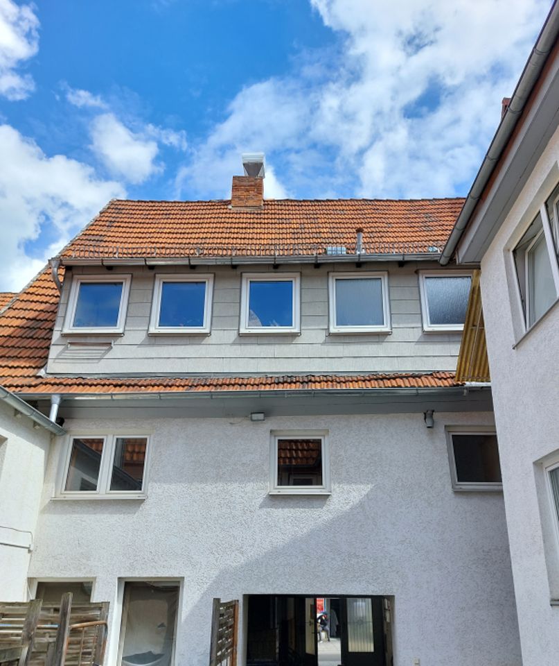 Immobilienensemble: Mehrfamilienhäuser mit 8 Wohneinheiten, 6 Zimmern und 3 Gewerbeeinheiten: in Göttingen