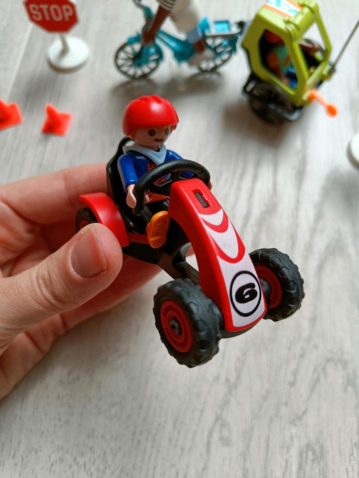 Kleines Playmobil Set Fahrrad Anhänger Kart Figuren in Bingen