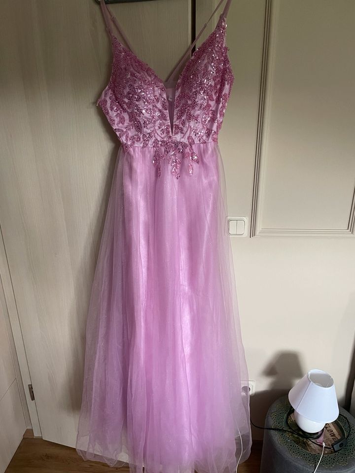 Abschlusskleid Rosa Neu in Lawalde