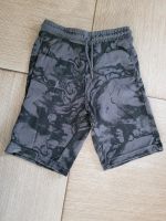 Shorts H&M scharz Gr. 146 mit Muster Nordrhein-Westfalen - Attendorn Vorschau