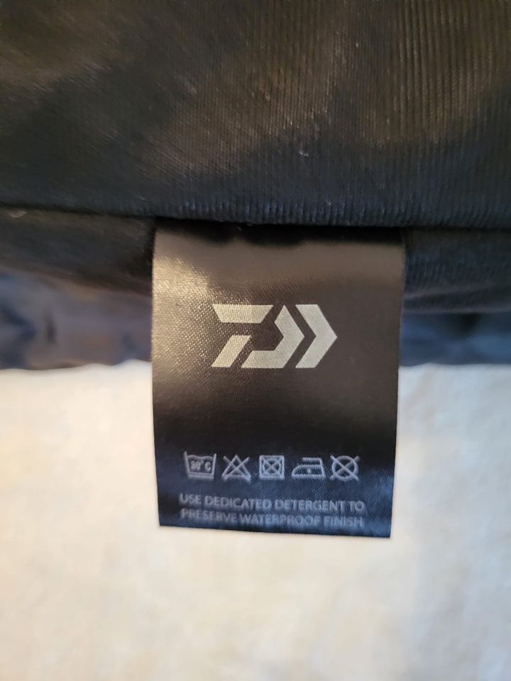 Daiwa Winteranzug Gr. S Carp Winter Suit Thermo Anzug wie neu in Schwaigern