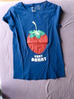 T-Shirt Sommer und dunkelblau rot Erdbeere 164 Manguun Düsseldorf - Friedrichstadt Vorschau