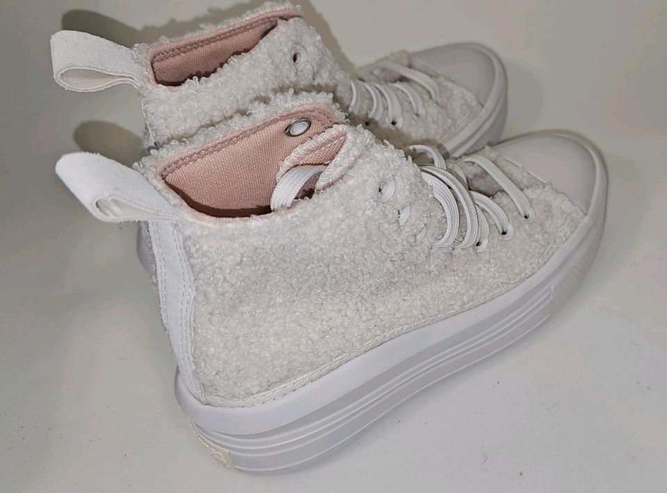 Girls CONVERSE Schuhe  NEU  60 Euro in Worms