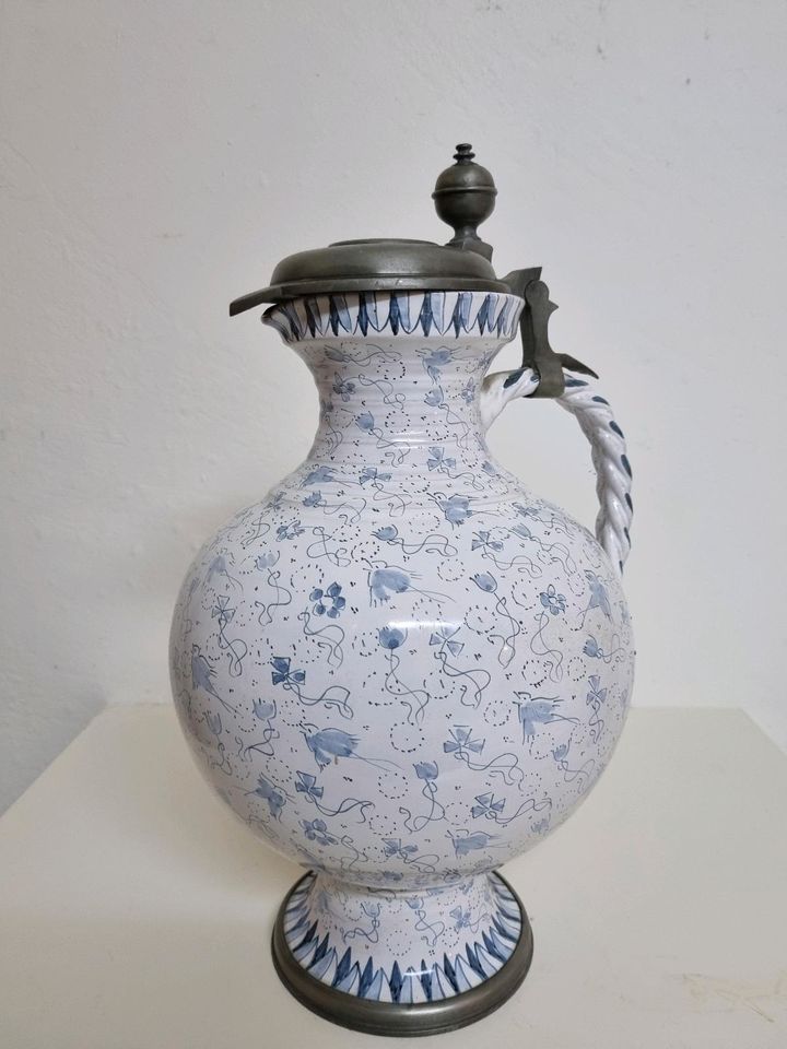 Vase im Bauernstil mit Deckel in Laupheim