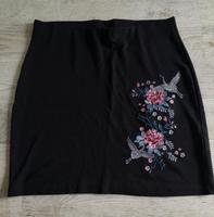 Kurzer Rock schwarz mit Blumen/Vogel Motiv Stretch-Material Thüringen - Sünna Vorschau