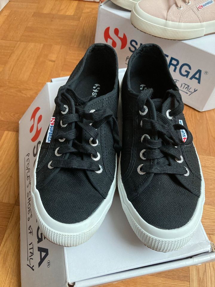 Superga Sneaker schwarz 38 neuwertig in Wendelstein