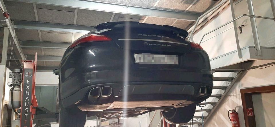 Porsche Panamera Auspuff Bearbeitung in Beilstein