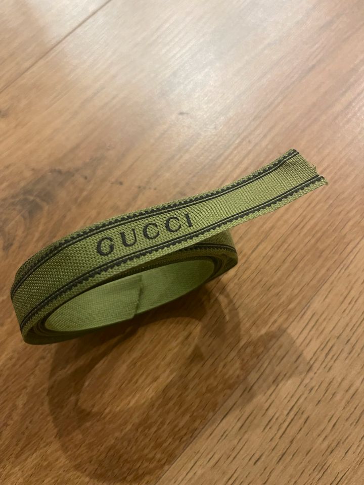 Original Gucci Geschenkband aus Stoff- Länge 200 cm breite 1,7 cm in Celle