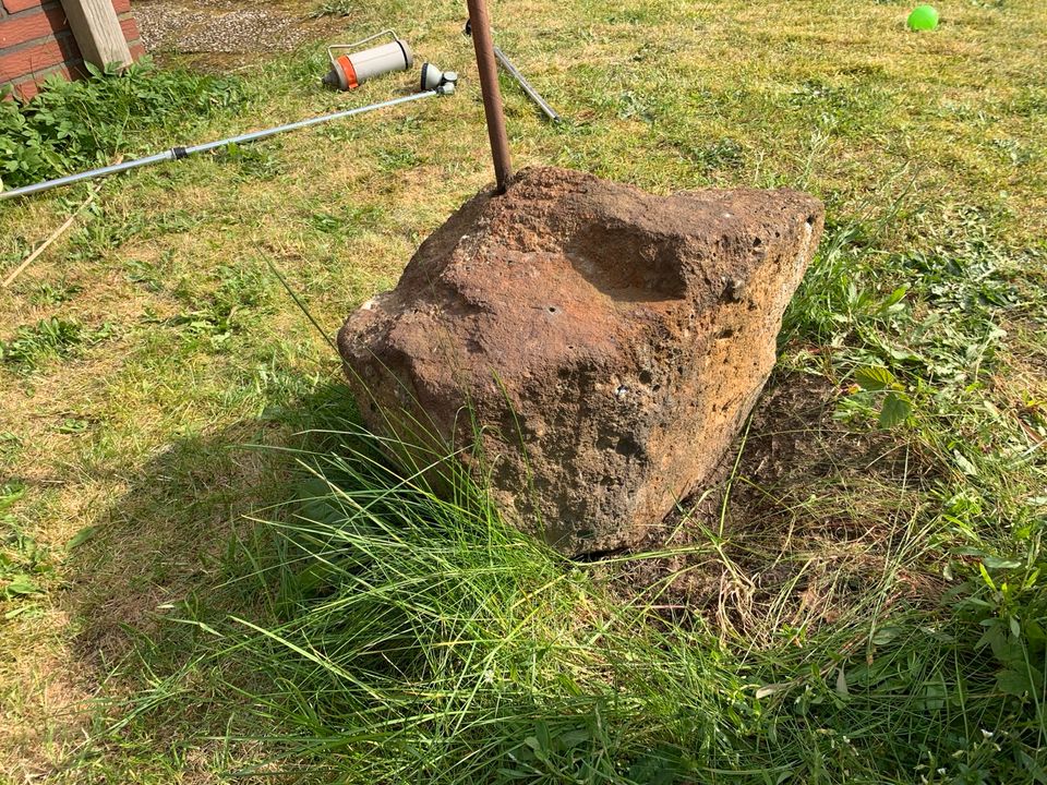 Springbrunnen Stein Findling mit Loch in Gütersloh