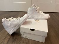 Nike Air Jordan 1 Mid, Neu in Größe 38 Original Niedersachsen - Aschendorf Stadt Papenburg Vorschau