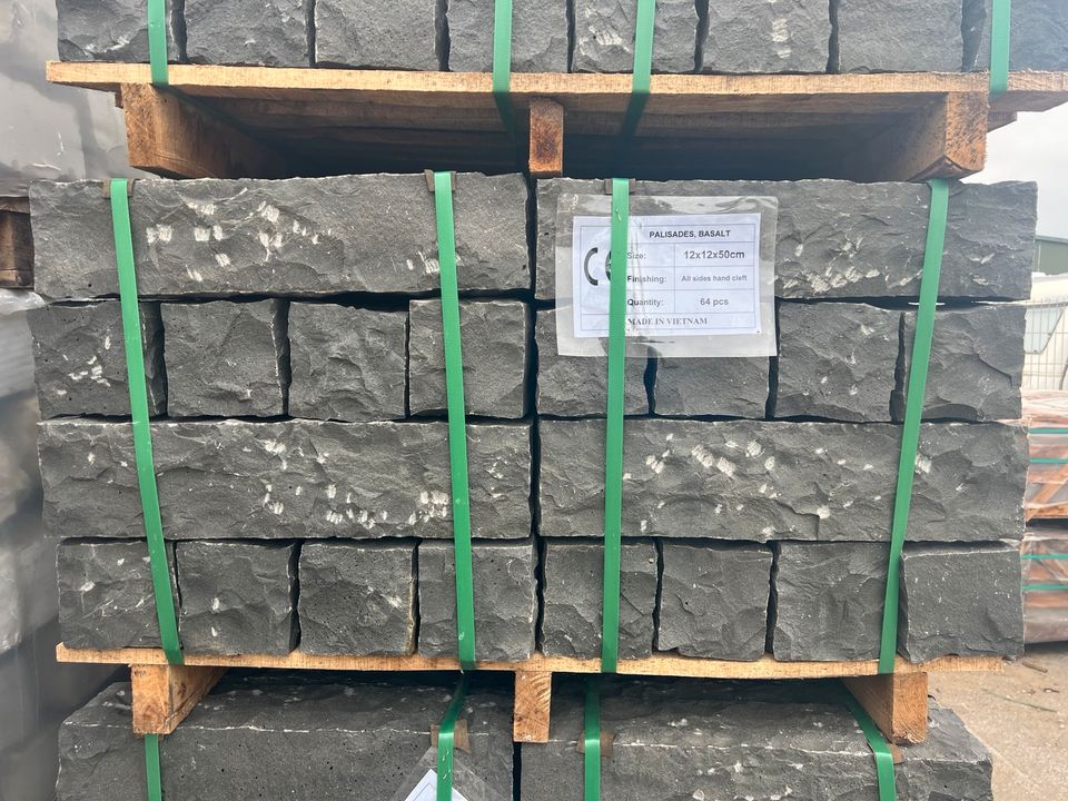 Basalt Palisaden Mauersteine Randsteine 12x12x50cm in Unna