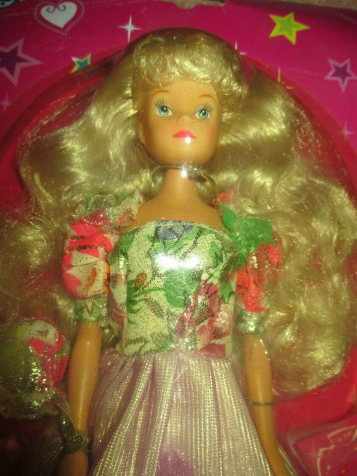 Puppe Püppchen Ballkleid Kleid blond silber Hakenschuhe NEU / OVP in Kyritz