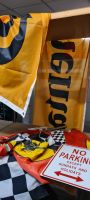 Formel 1 Deko, Ferrari Fahnen, Conti Fahne, Zielflagge, TOP Bochum - Bochum-Südwest Vorschau