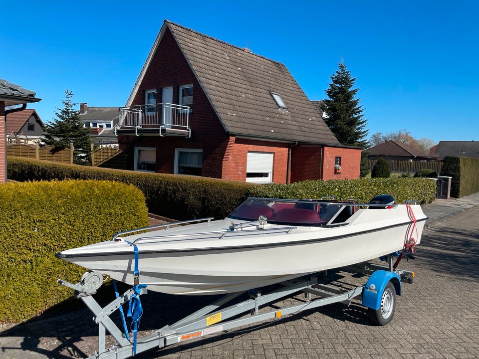 Hybrid - Sportboot mit Trailer in Hinte