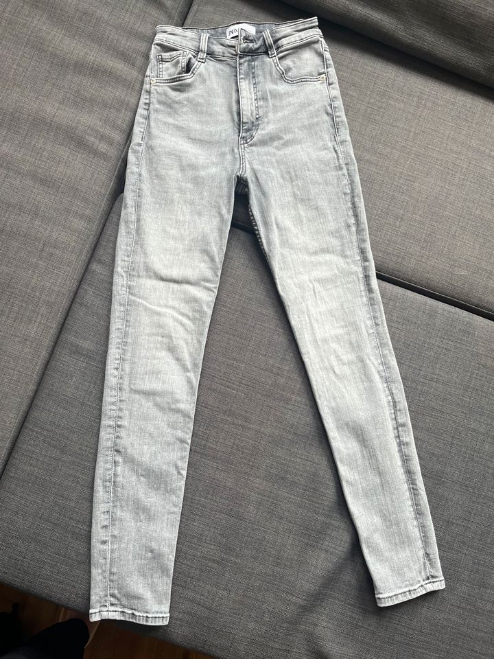 Jeans von Zara, Größe 34 in Hamburg