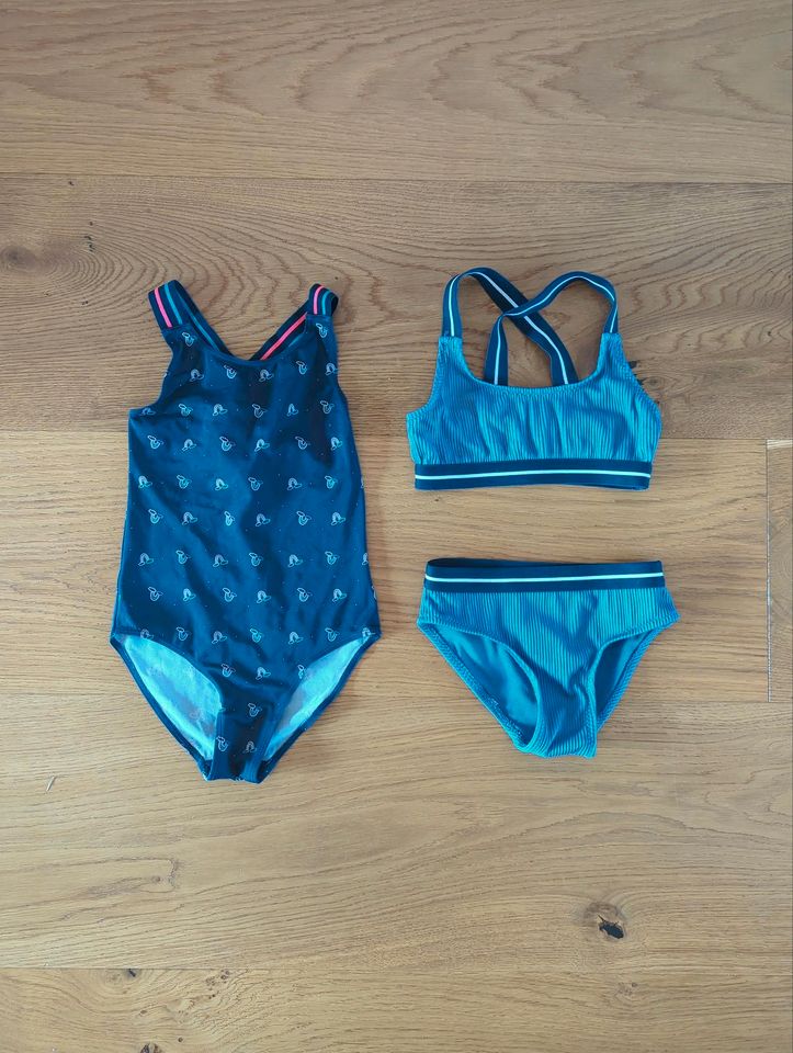 HEMA Topolino Badeanzug Bikini blau Regenbogen sportlich 110-116 in Tönisvorst
