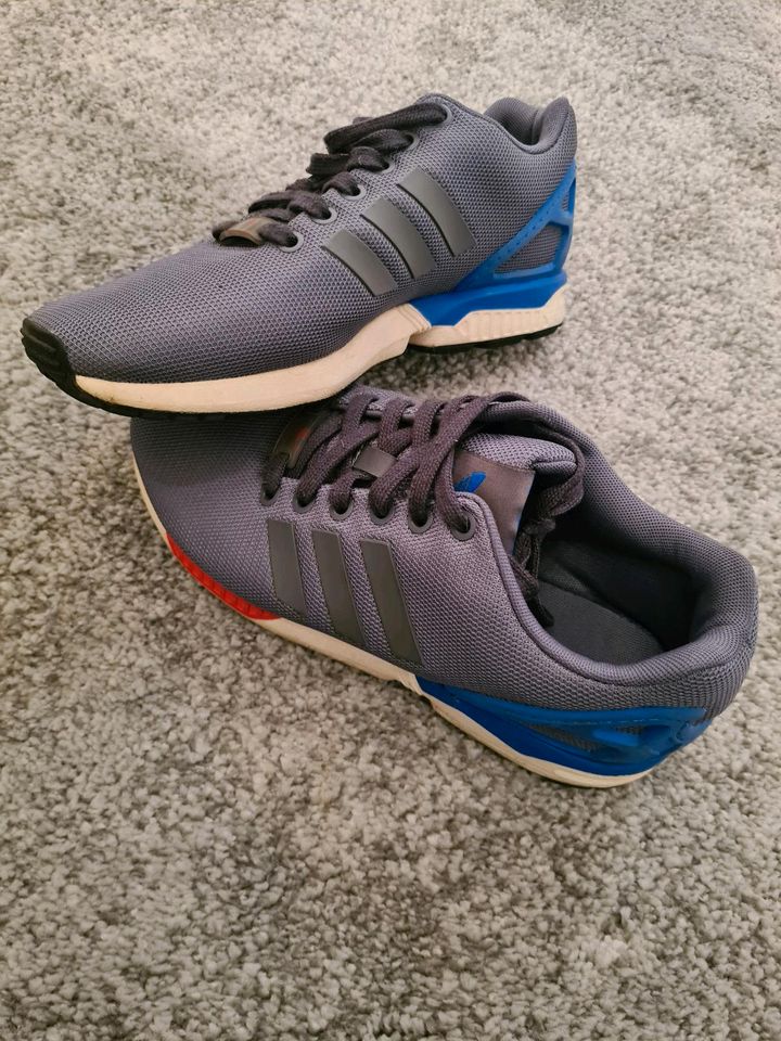 Adidas ZX Flux in Grau in Haiger