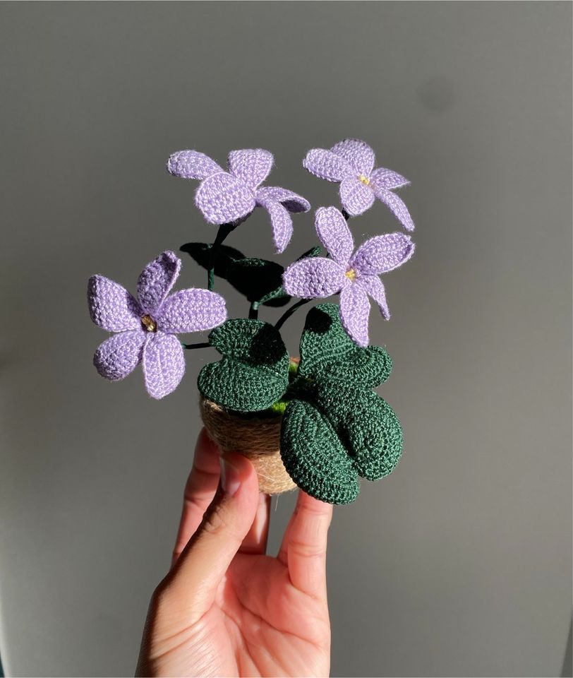 Gehäkelte Mini-Oxalis Blumen im Topf/ hängende Dekoration in