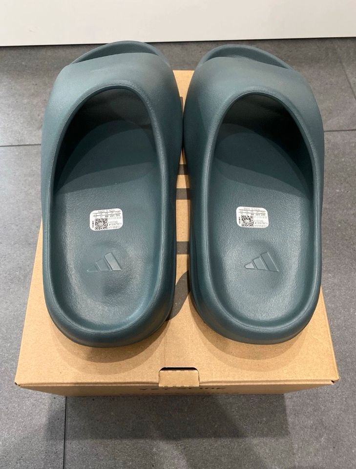 Yeezy slide Schiefer Marine in Ludwigshafen