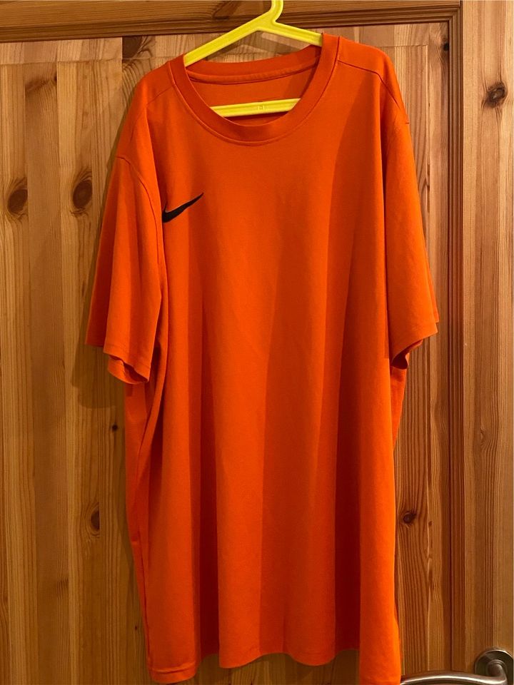 Nike Trikot orange (XXL) in Temmels