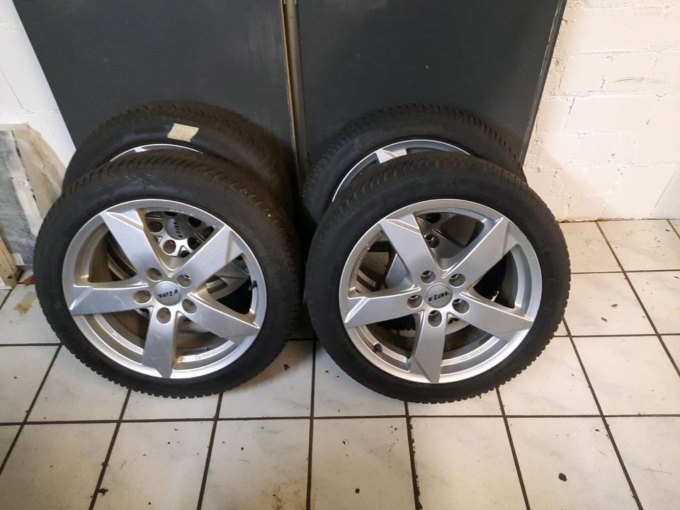 VW Golf 6 205/50 R17 93H Alufelgensatz M+S ALLWETTERREIFEN in Maulbronn