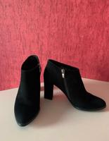 Damen Stiefeletten Viko Tamaris Gr. 38 Leder Schwarz w. Neu Niedersachsen - Schiffdorf Vorschau