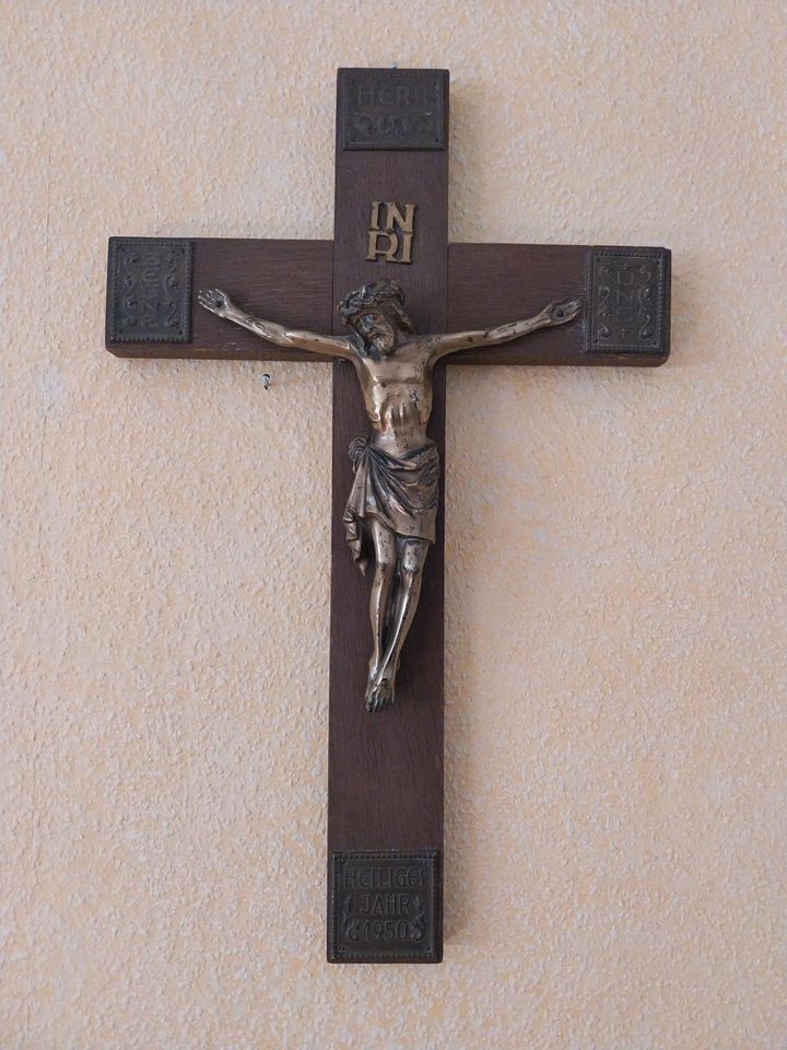 Heiliges Kreuz mit Jesus Kruzifix Holz 1950 in München