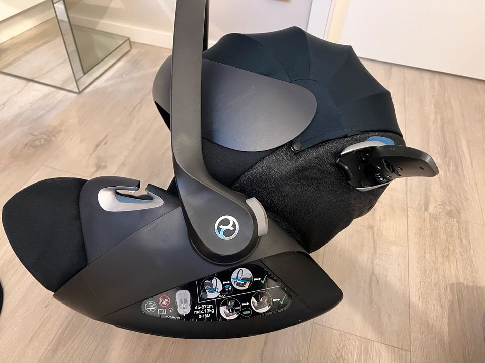 Cybex Platinum T i-Size -Dunkelblau in Berlin