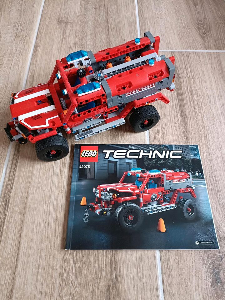 Lego Technic 42075 (First Responder) in Baiersdorf