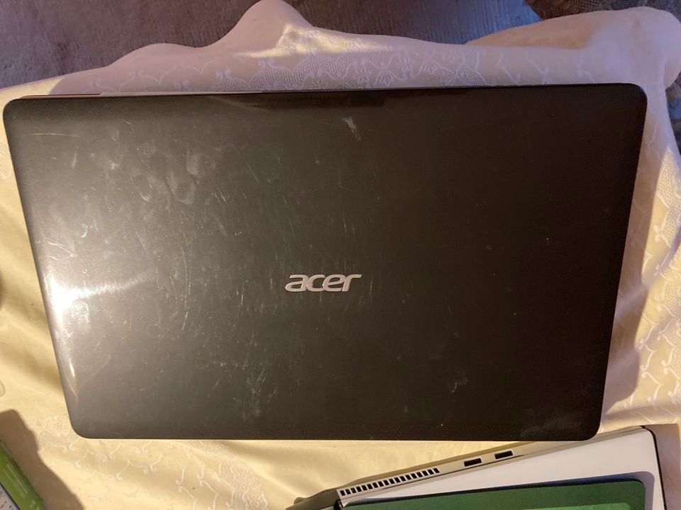 Acer Aspire E1-571 als Ersatzteillager in Lauenbrück