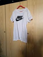 Nike T-Shirt größ S Niedersachsen - Holzminden Vorschau