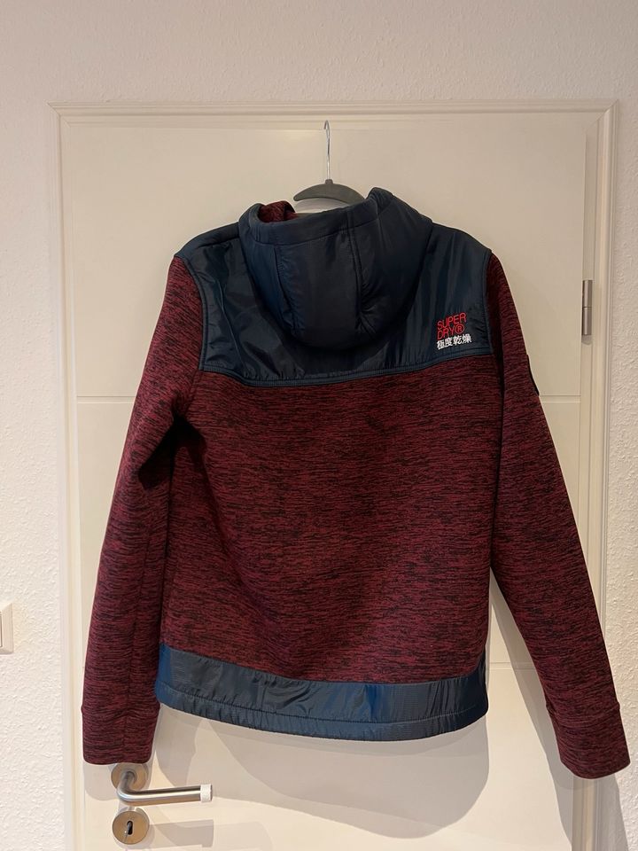 Rot-blau melierte Superdry Jacke in Hannover