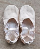 Tanzmuster Stoff Ballettschläppchen Ballettschuhe Gr. 38 rosé Niedersachsen - Sittensen Vorschau