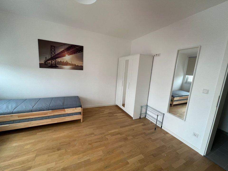 Möblierte  1 Zimmer ,  Pentryküche - Bad  Wohnen auf Zeit in FFM Riederwald in Frankfurt am Main