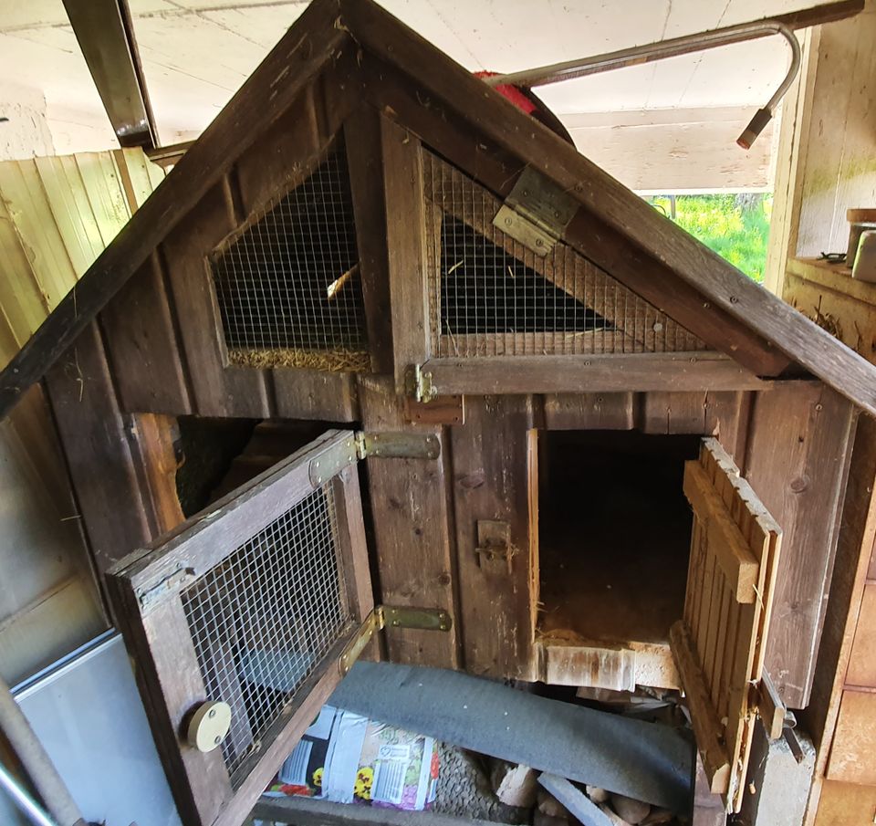 Kaninchen- / Hasenhaus mit 2 Ebenen aus Holz in Kaisersbach