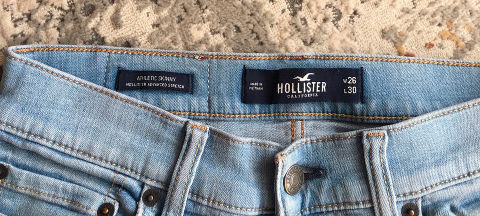 Hollister Jeans Herren Athletic Skinny Gr.W26 L30 in Koblenz