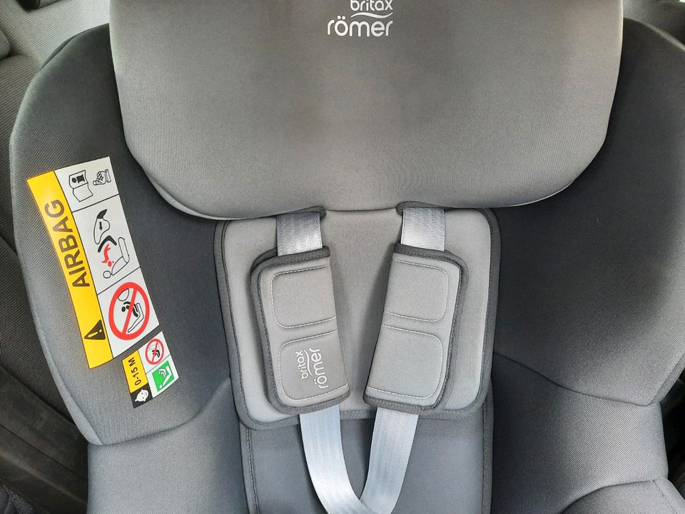 BRITAX RÖMER Dualfix M i-size Autokindersitz in Düsseldorf