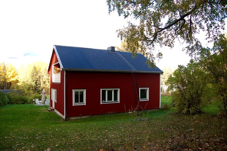 8200 qm schwedische Natur mit Wohnhaus und Nebengebäuden in Spiegelau